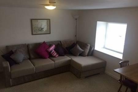 Apartment Over Looking Buxton Market Square Bagian luar foto