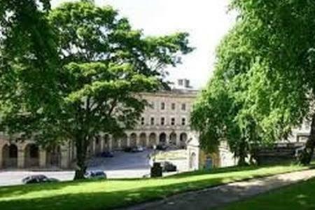 Apartment Over Looking Buxton Market Square Bagian luar foto